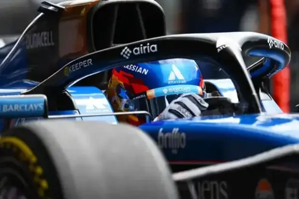 Pit lane confusion at Williams: Carlos Sainz warned