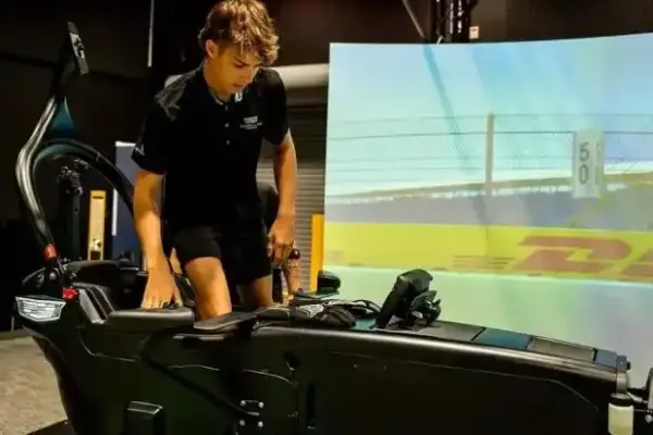 Cadillac: 16-year-old talent supports Formula 1 project in the simulator