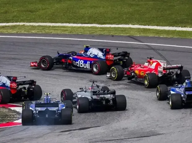 Title image for the news: The start of the Formula 1 race in Malaysia 2017