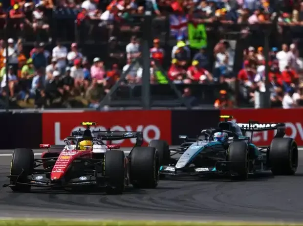 Title image for the news: Lewis Hamilton (Ferrari) and Kimi Antonelli (Mercedes) at the 2026 British Grand Prix in Silverstone