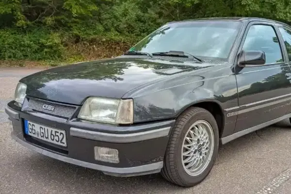 Chancellor's Car: On the road in Helmut Schmidt's Opel Kadett GSi