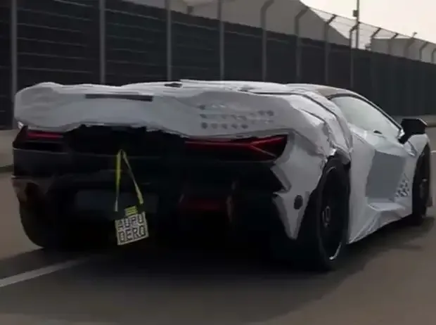 Title image for the news: Spy shot of the Lamborghini Revuelto SV