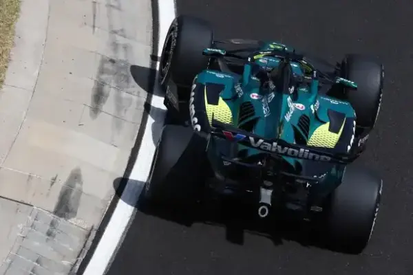FT1 Hungary: Refurbished Aston Martin falls apart!