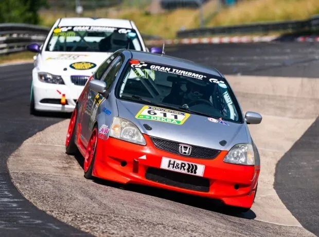 Mark Giesbrecht, Frank Kuhlmann and Michael Flehmer celebrate their comeback with the Honda Civic Type R