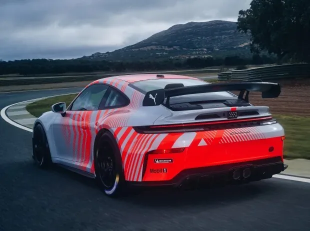 Der neue Porsche 911 Challenge (2027) in der Heckansicht