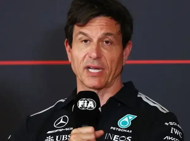 Titel-Bild zur News: Toto Wolff bei einer Formel-1-Pressekonferenz