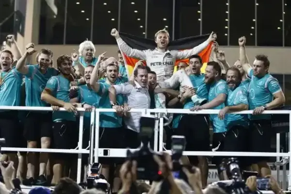 Nico Rosberg warns Antonelli about the mental pitfalls in the World Championship battle