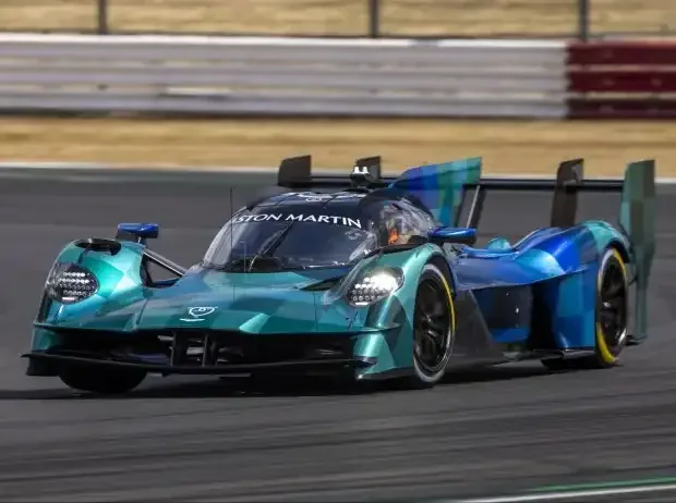 Titel-Bild zur News: Aston Martin Valkyrie (2027) bei Testfahrten in Silverstone