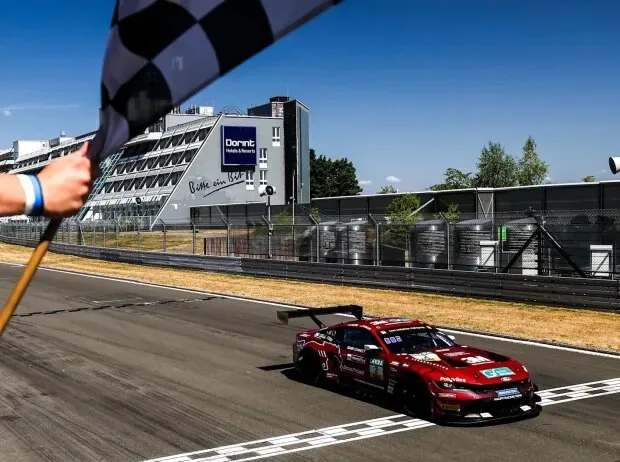 Am Nürburgring überquerten Niklas Kalus und Kiano Blum zweimal als Zweite die Ziellinie
