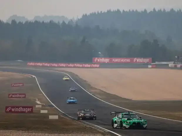 Title image for the news: During the DTM race on Saturday, smoke from the forest fires moved in