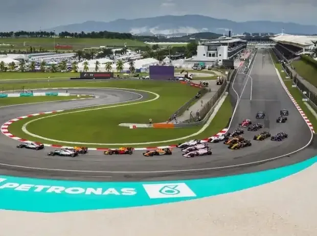 Title image for the news: Start of the Formula 1 race in Malaysia 2017