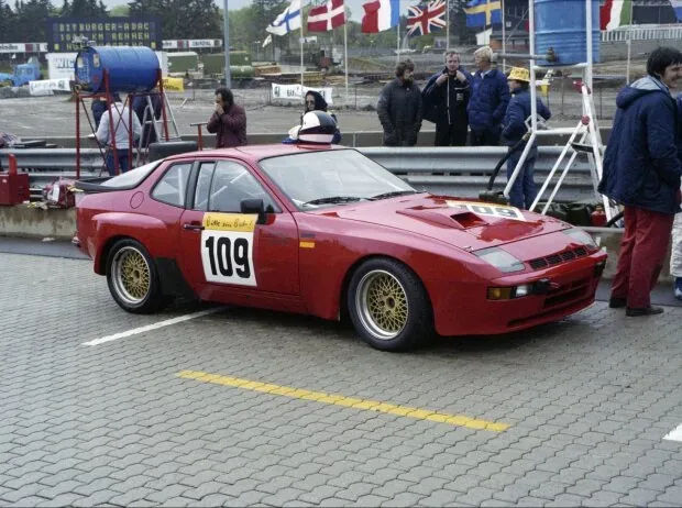 Although Richter celebrated his greatest VLN successes on Mercedes, he was often also on Porsche