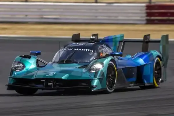 Aston Martin Valkyrie für WEC 2027: LMH mit Evo-Jokern