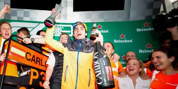Continuity 2027: Carlos Sainz also extends Williams contract