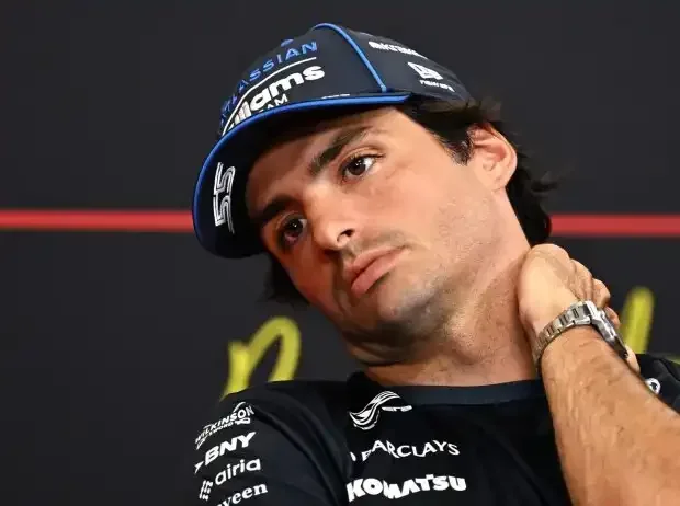 Title image for the news: Carlos Sainz at a Formula 1 press conference