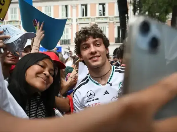 Title image for the news: Mercedes driver Kimi Antonelli with fans