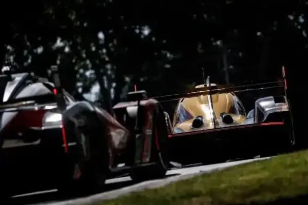 Kevin Estre penalized by IMSA: Fault for collision with Aitken