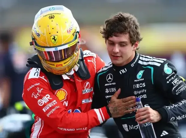 Title image for the news: Kimi Antonelli and Lewis Hamilton at the Formula 1 race in Silverstone 2026