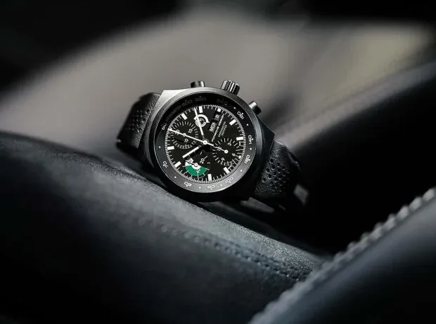 Diese Sonderedition des Chronograph 1 gibt es als Option zum Porsche 911 GT3 100 Jahre Nürburgring Edition (2026) dazu