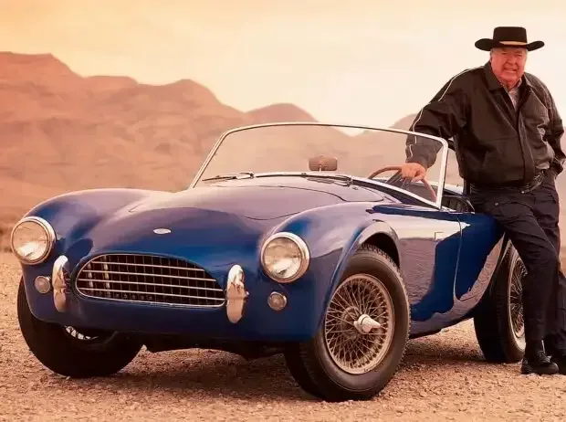 Title image for the news: The master and his first work: Carroll Shelby proudly poses next to his CSX2000