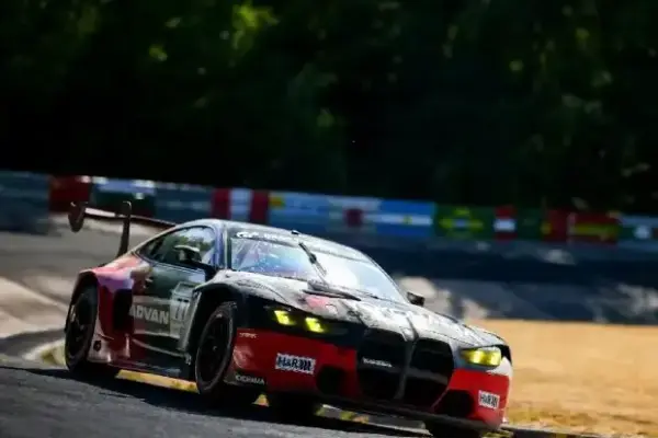 NLS8 2026: Schubert-BMW wins thriller against Falken-Porsche