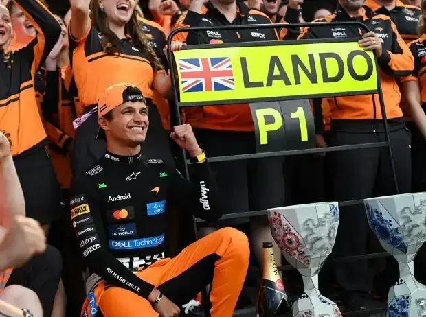 Titel-Bild zur News: Lando Norris jubelt über seinen Sieg beim Formel-1-Rennen in Zandvoort 2026