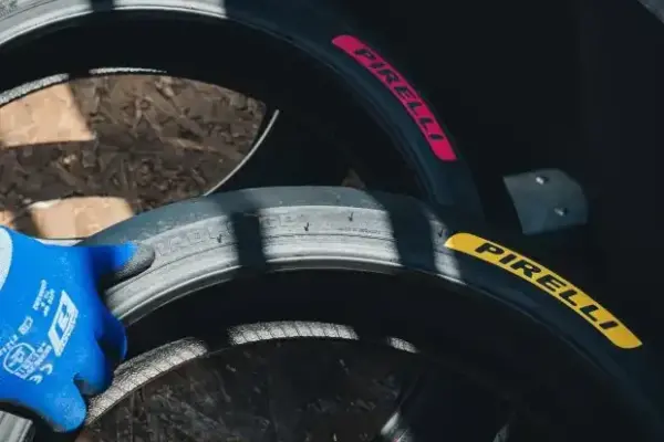 Red, Yellow, White: MotoGP tires will be colored like in Formula 1 in 2027