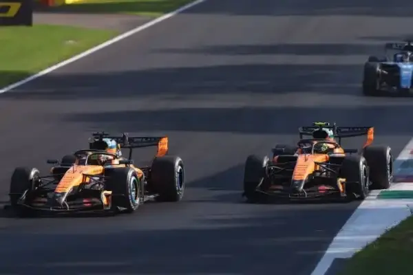 Norris in the grass, Piastri in a drift: McLaren must "definitely have talks"