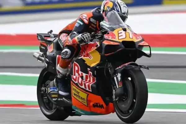 MotoGP FT1 Spielberg 2026: KTM double lead - Acosta ahead of Espargaro!