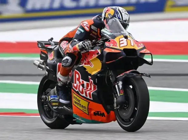 MotoGP FT1 Spielberg 2026: KTM double lead - Acosta ahead of Espargaro!