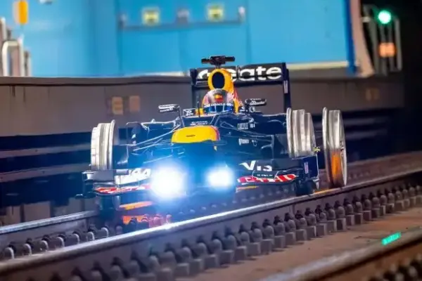 Formula 1 car on rails: Crazy stunt by Red Bull in Madrid