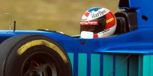 In unusual colors: Formula 1 stars with foreign teams