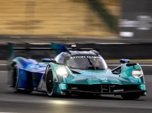 Titel-Bild zur News: Aston Martin hat in Silverstone den ersten Evo-Test für 2027 durchgeführt