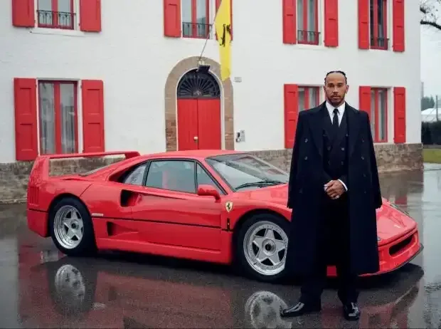 Title image for the news: Lewis Hamilton poses with a Ferrari F40 in Maranello