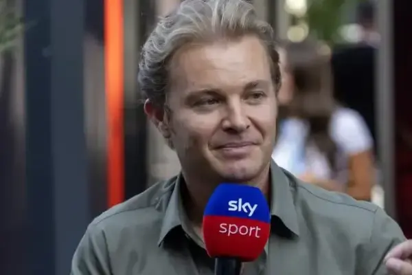 Rosberg rejects Mercedes accusation: "Equal chances for both"